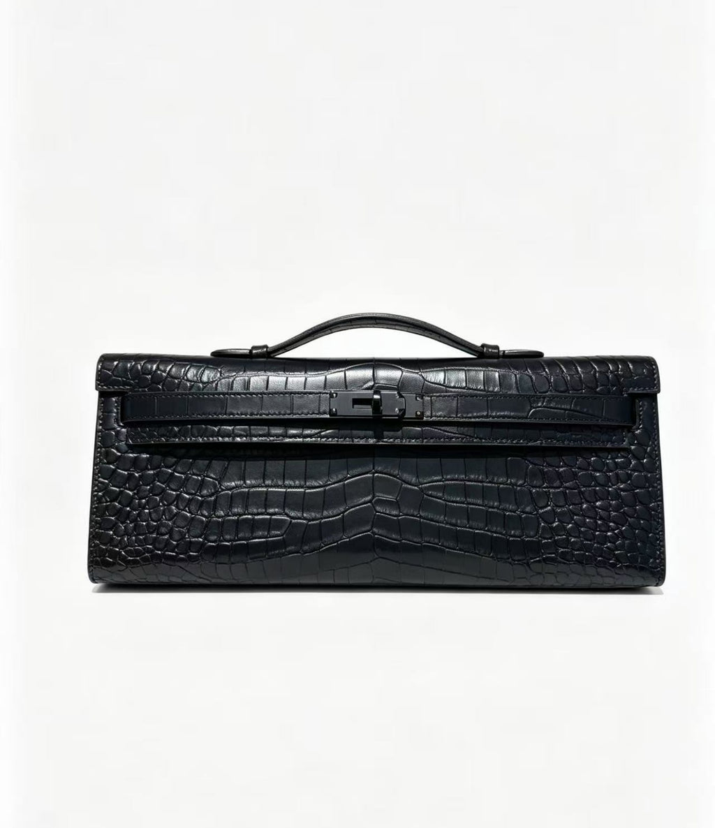 31cm crocodile-embossed handbag, made of cowhide leather, with all-steel hardware.