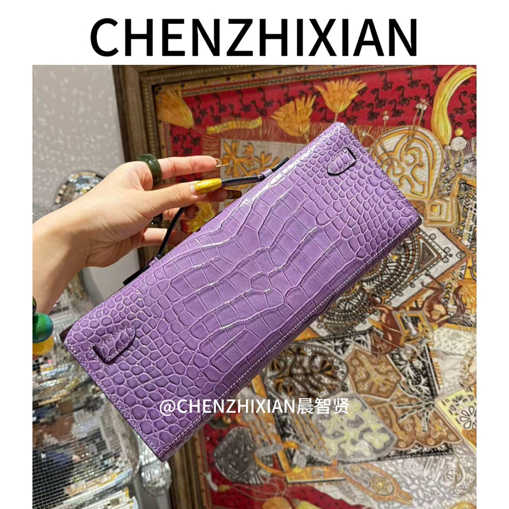 31cm crocodile-embossed handbag, made of cowhide leather, with all-steel hardware.