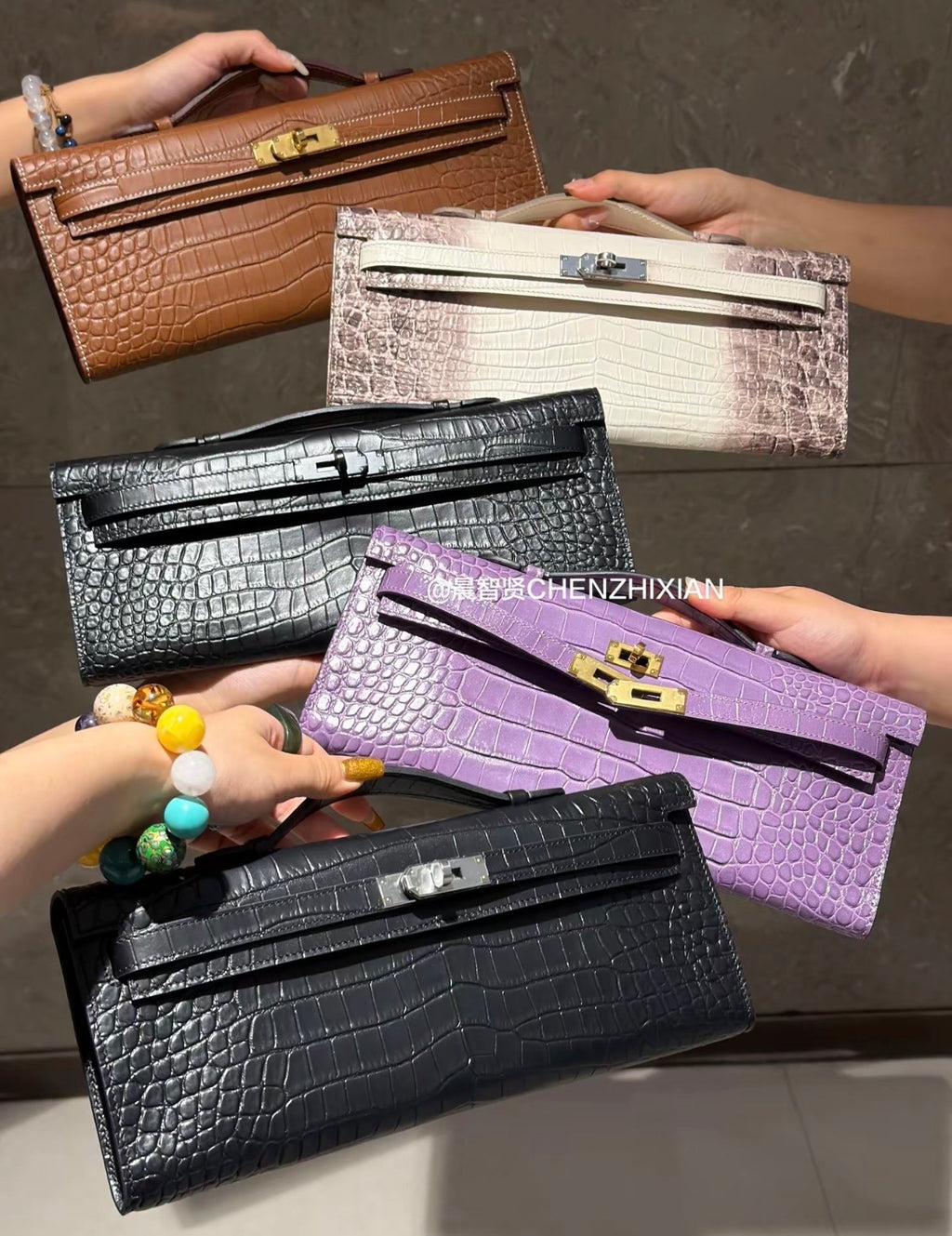 31cm crocodile-embossed handbag, made of cowhide leather, with all-steel hardware.
