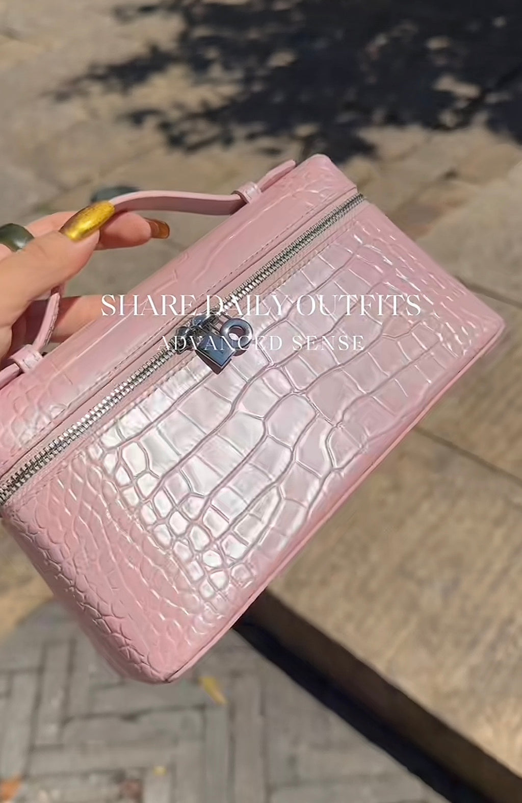19cm pearl gold and pearl pink crocodile-embossed lunchbox bag